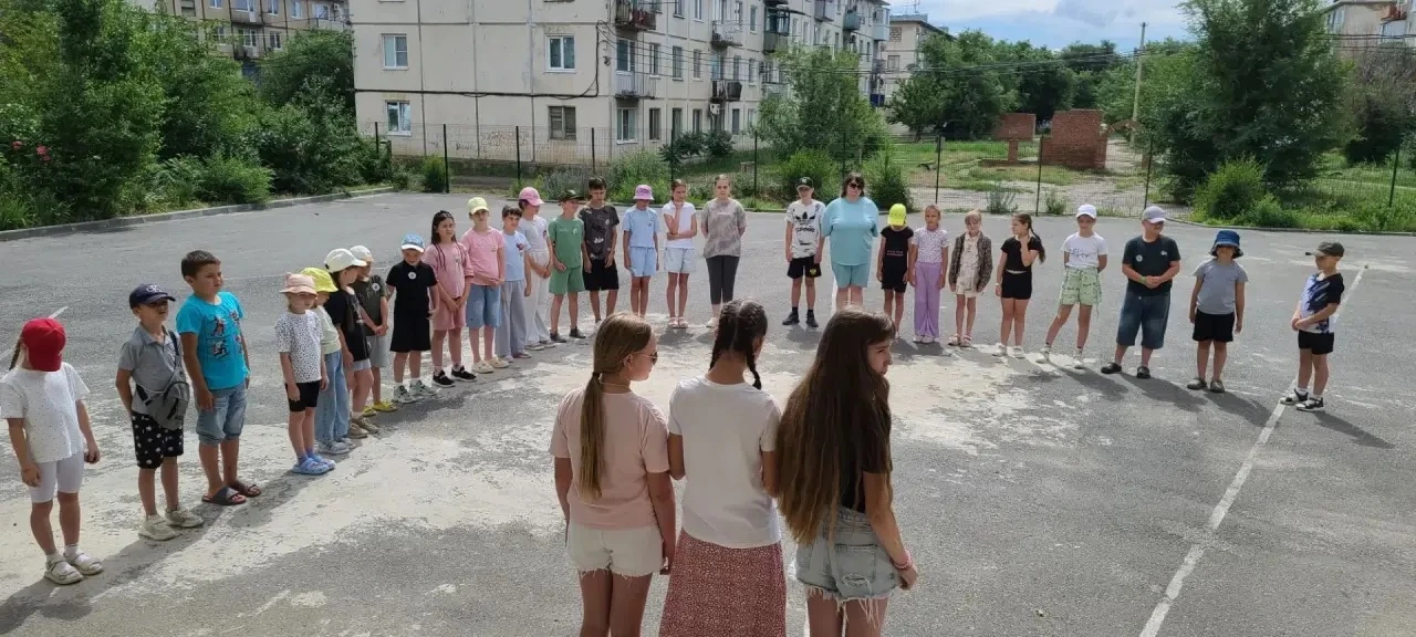 22 июня - День памяти и скорби

В пришкольном лагере «Радуга» прошли мероприятия, приуроченные к пам