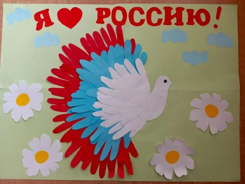 Мы живем в стране могучей,
Самой дружной, самой лучшей.
Страну, в которой мы живем,
С любовью Родино