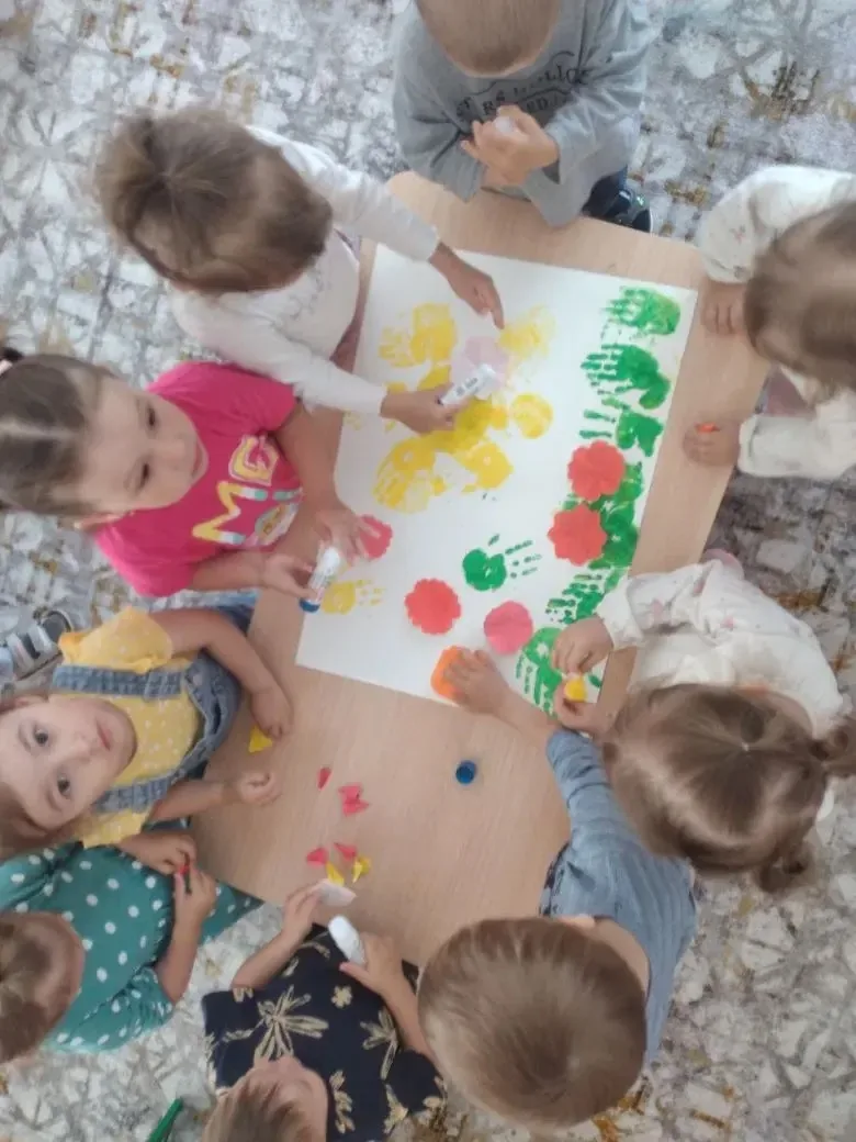 Праздник лета в первой младшей группе: творчество и радость! ☀️🎨
1 июня, в День защиты детей, в гру