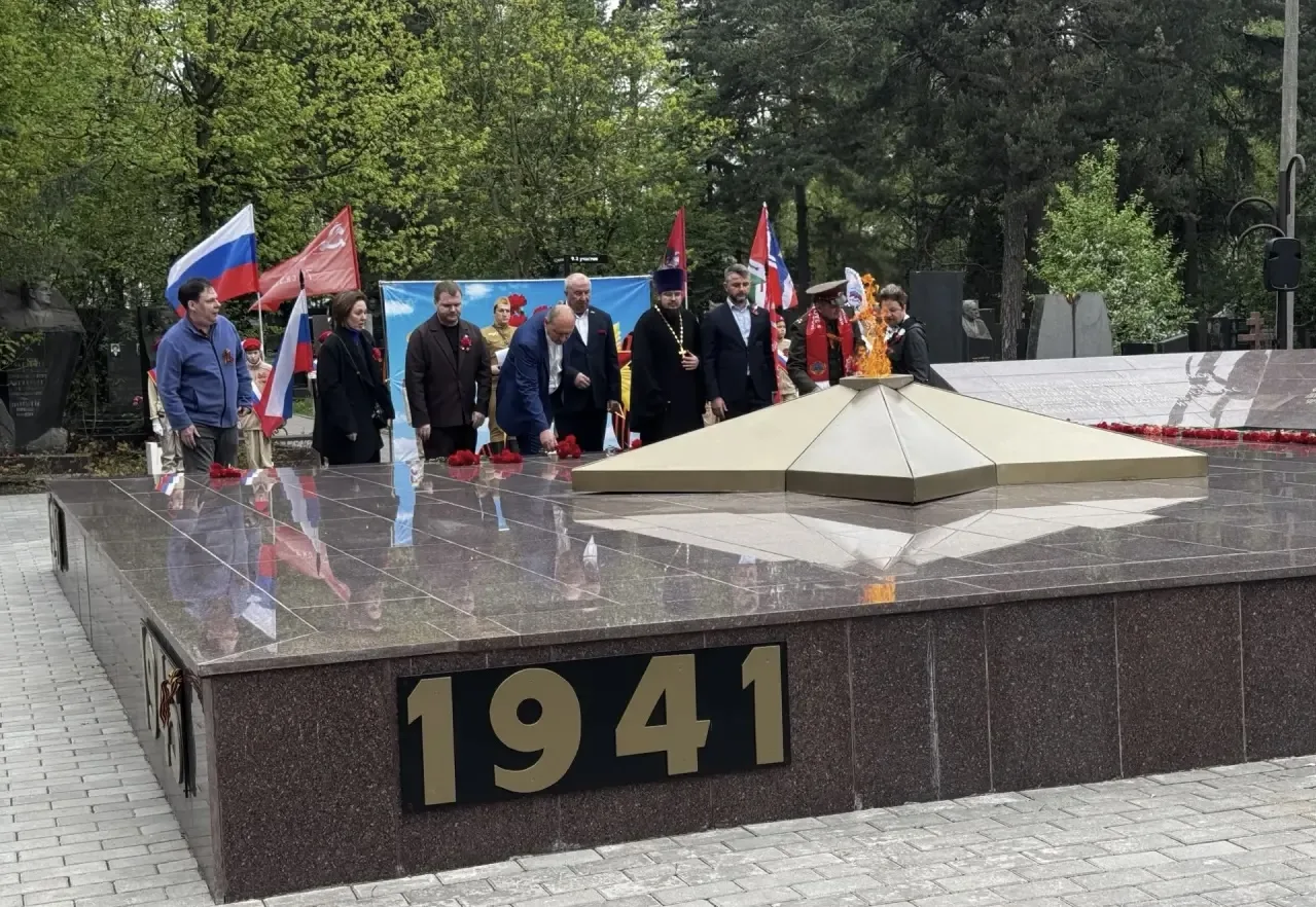 День Победы 🎆  🫡 Отряд юнармейцев нашего комплекса стал участником трогательного и важного события –