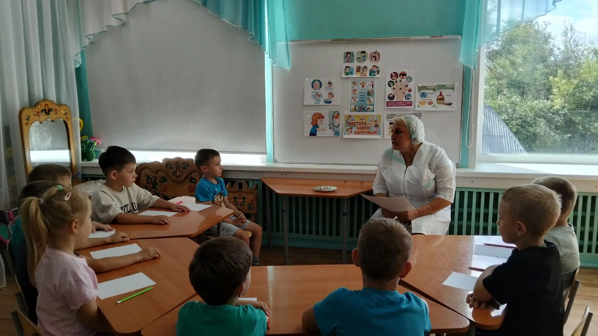 В старшей группе 🧑‍⚕️ медсестра Сапунова Е. Н. провела беседу о  соблюдении правил лич...