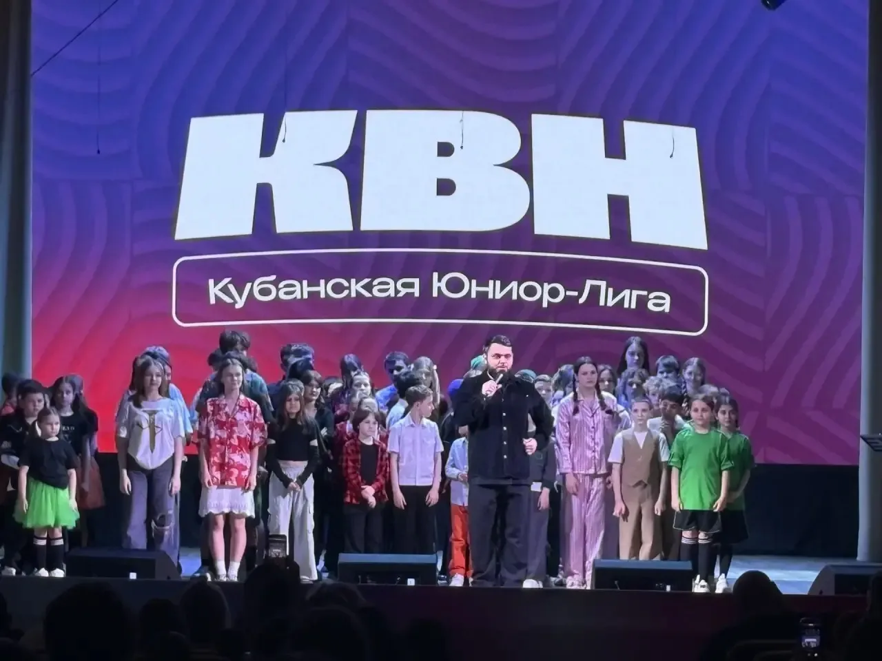 В зональном этапе лиги приняли участие 11 сильных команд со всего края. Честь нашей школы защищала к