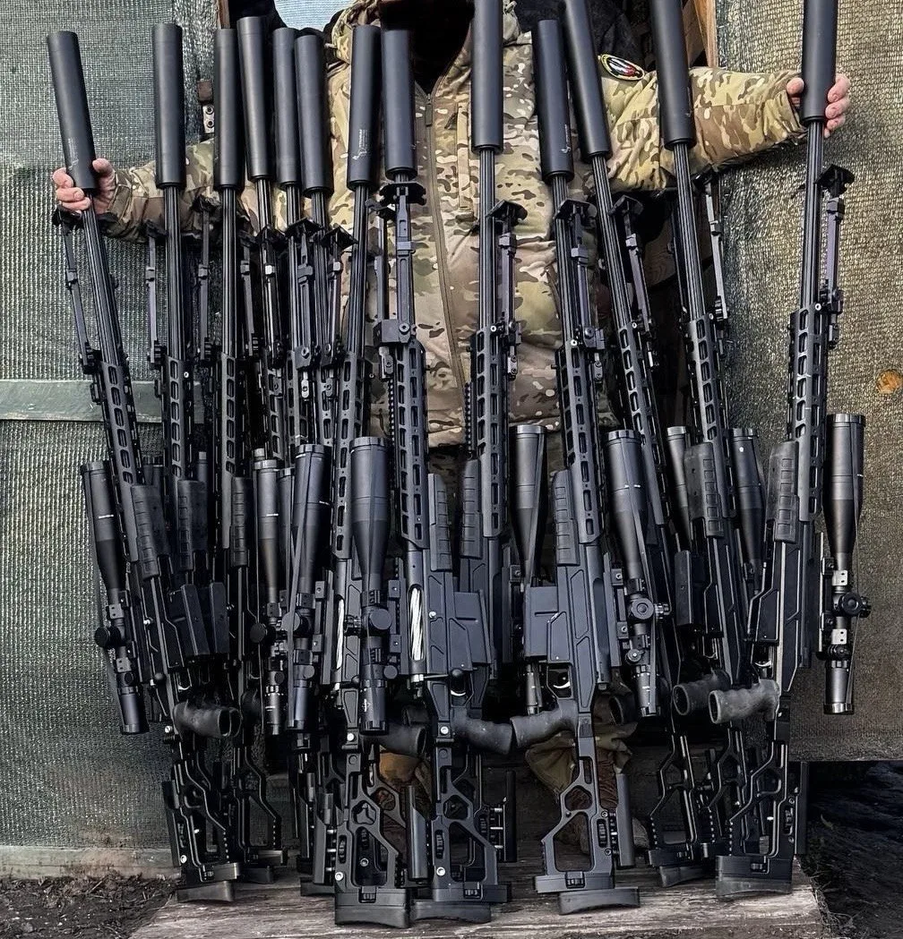 На полигоне винтовки специалистов в калибре .375 и .50bmg, укомплектованные сошками нашего производс