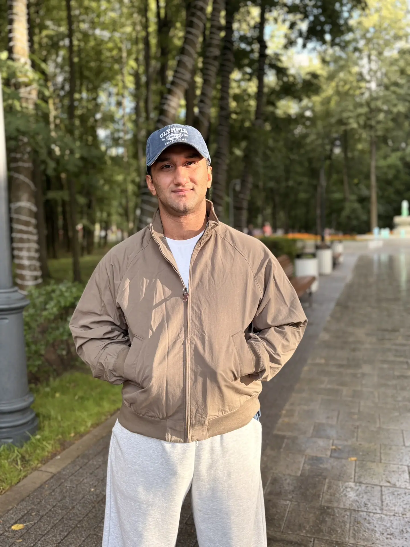 В наличии куртка харигтон  цвета олива и черный

Цена 3490₽ 

Для заказа мне в Макс пишите