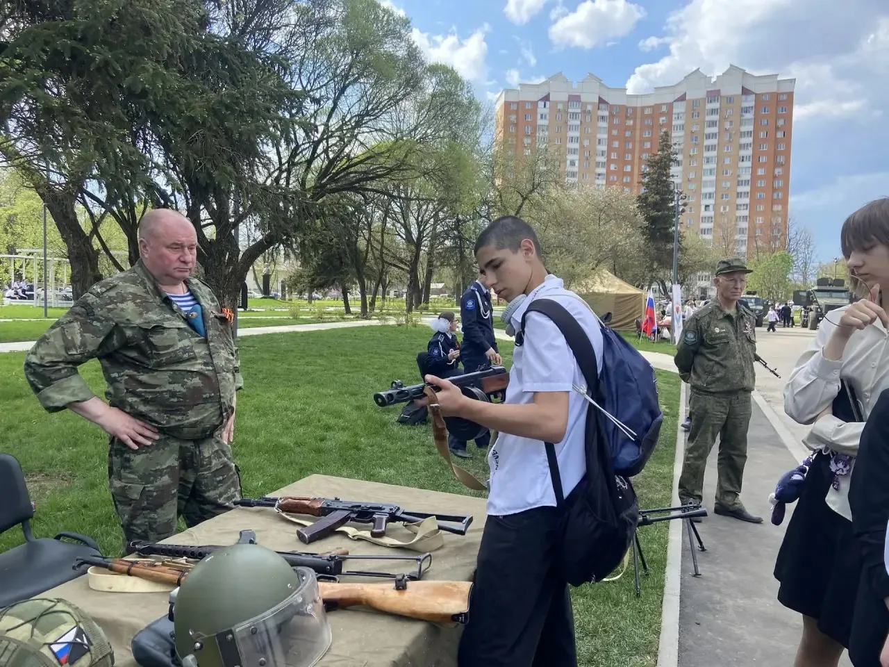 🎖️ Ученики 7‑х и 8‑х классов на городском фестивале «Помню. Горжусь. Помогаю»  Вчера наши ребята при