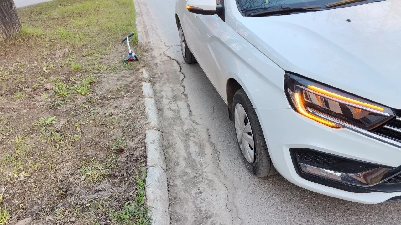 ❗В Лениногорске на переходе сбили ребёнка на самокате  Сегодня на перекрёстке Шашина и Лермонтова же