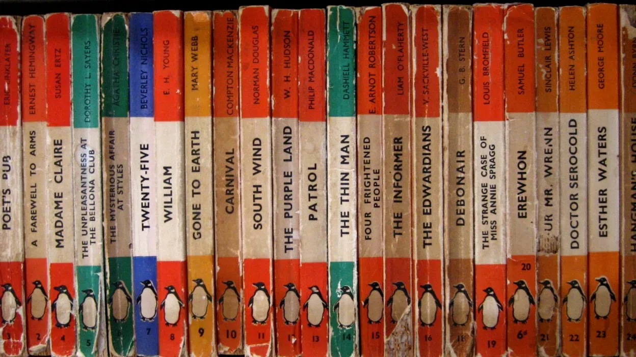 💡 30 июля 1935 года британское издательство "Penguin Books Ltd" (дословно “Книги о Пин...