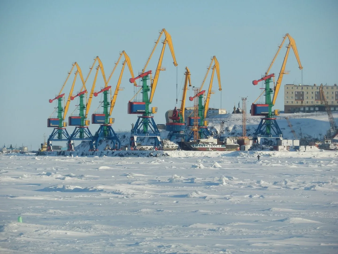 Утверждены новые тарифы на перевалку грузов для АО «Анадырьморпорт»