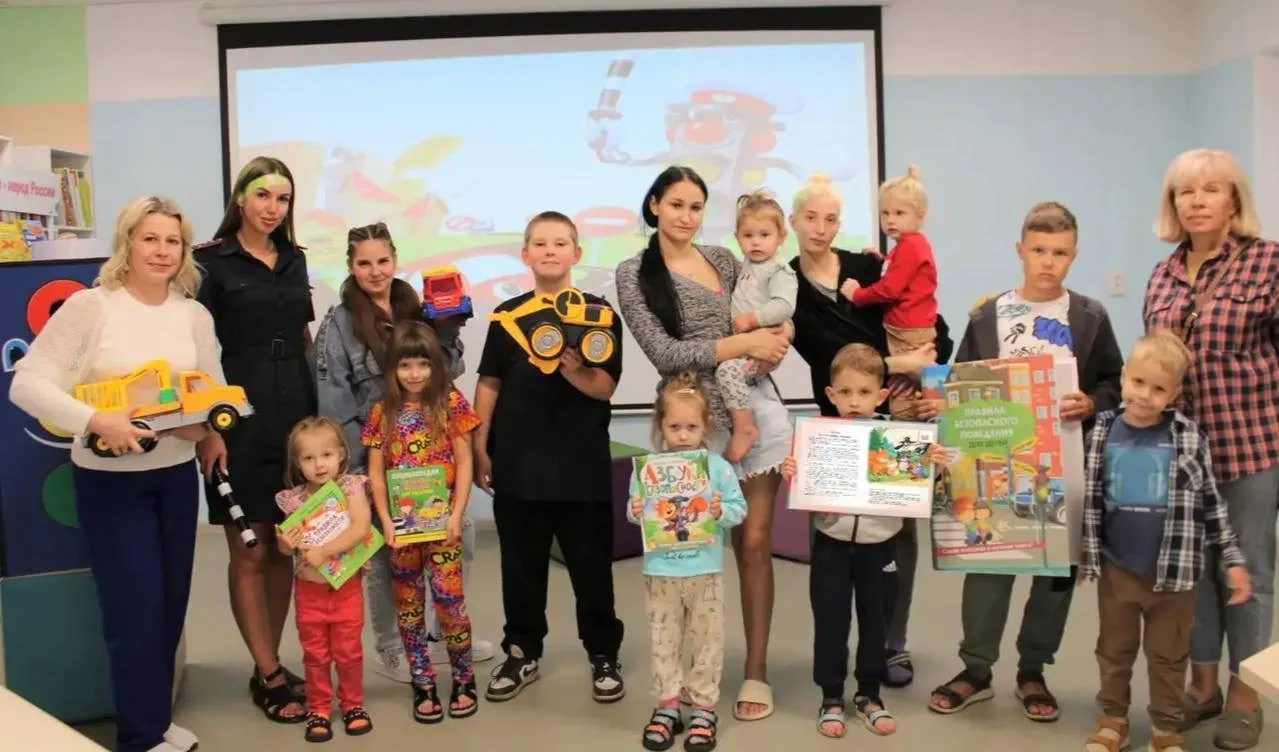 В Белгородской области местные библиотеки объединили родителей и детей в изучении ПДД 🚦