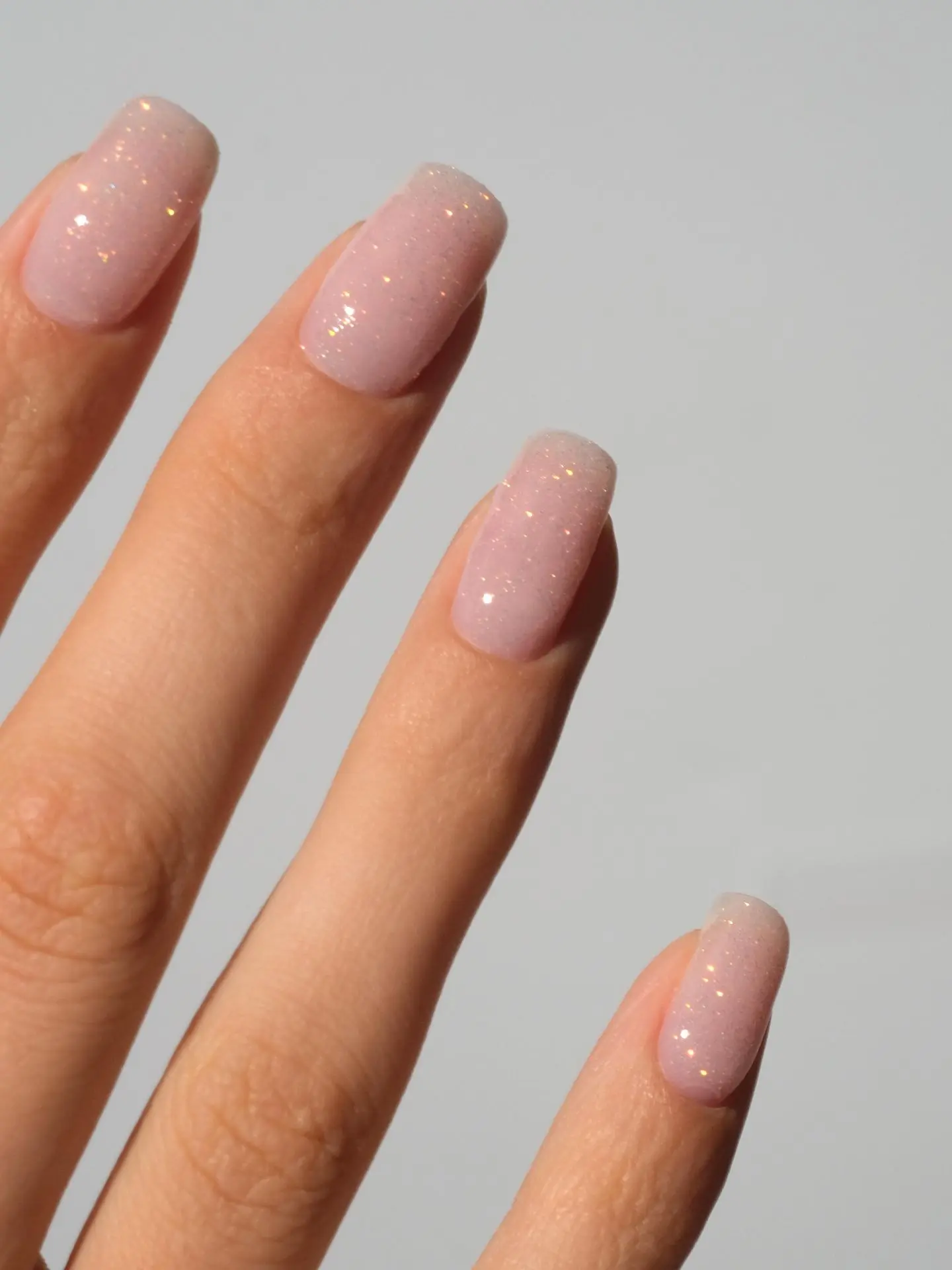 Финишное покрытие Nail republic придает еще больше блеска и глянца и обеспечивает стойк...