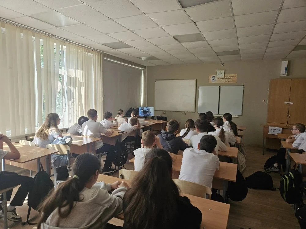 В МБОУ СОШ № 4 им. В.М. Евскина прошли профилактические беседы с подростками. Школьникам рассказали 
