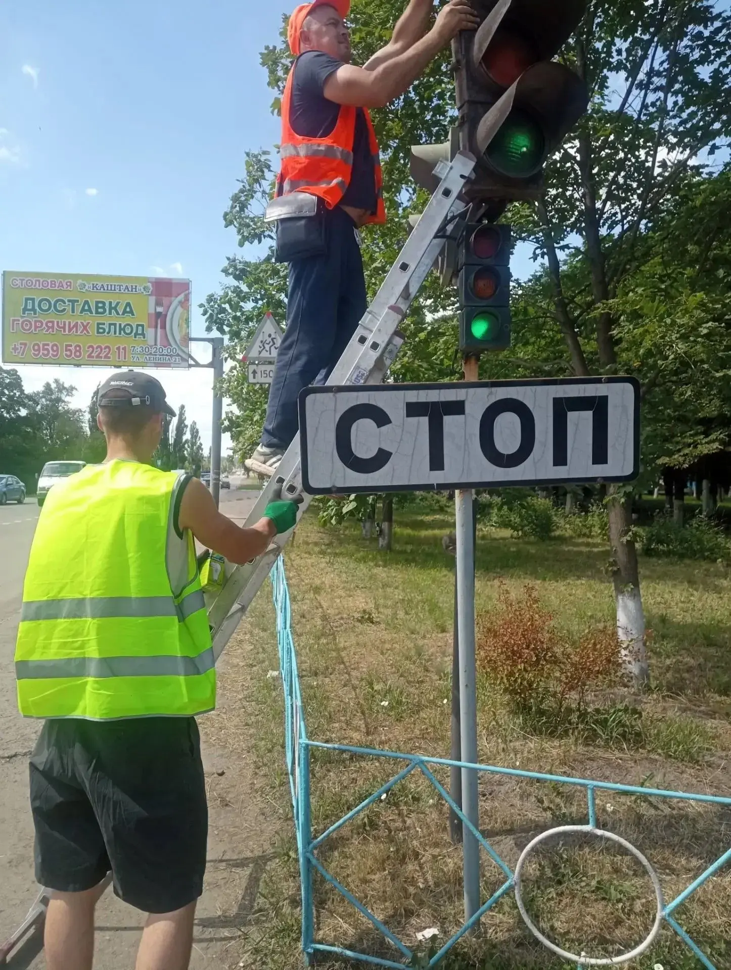 В Ровеньках проводятся плановые работы по содержанию светофорных объектов