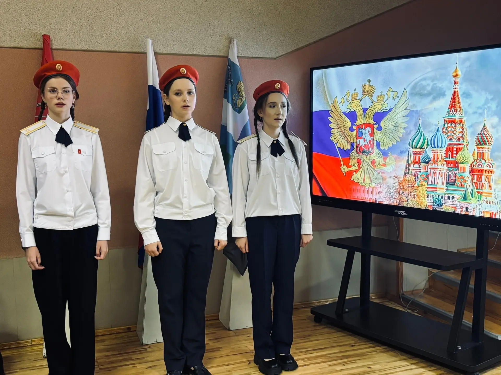 🇷🇺7 сентября в МБОУ «СОШ №34» состоялась традиционная церемония выноса Государственно...