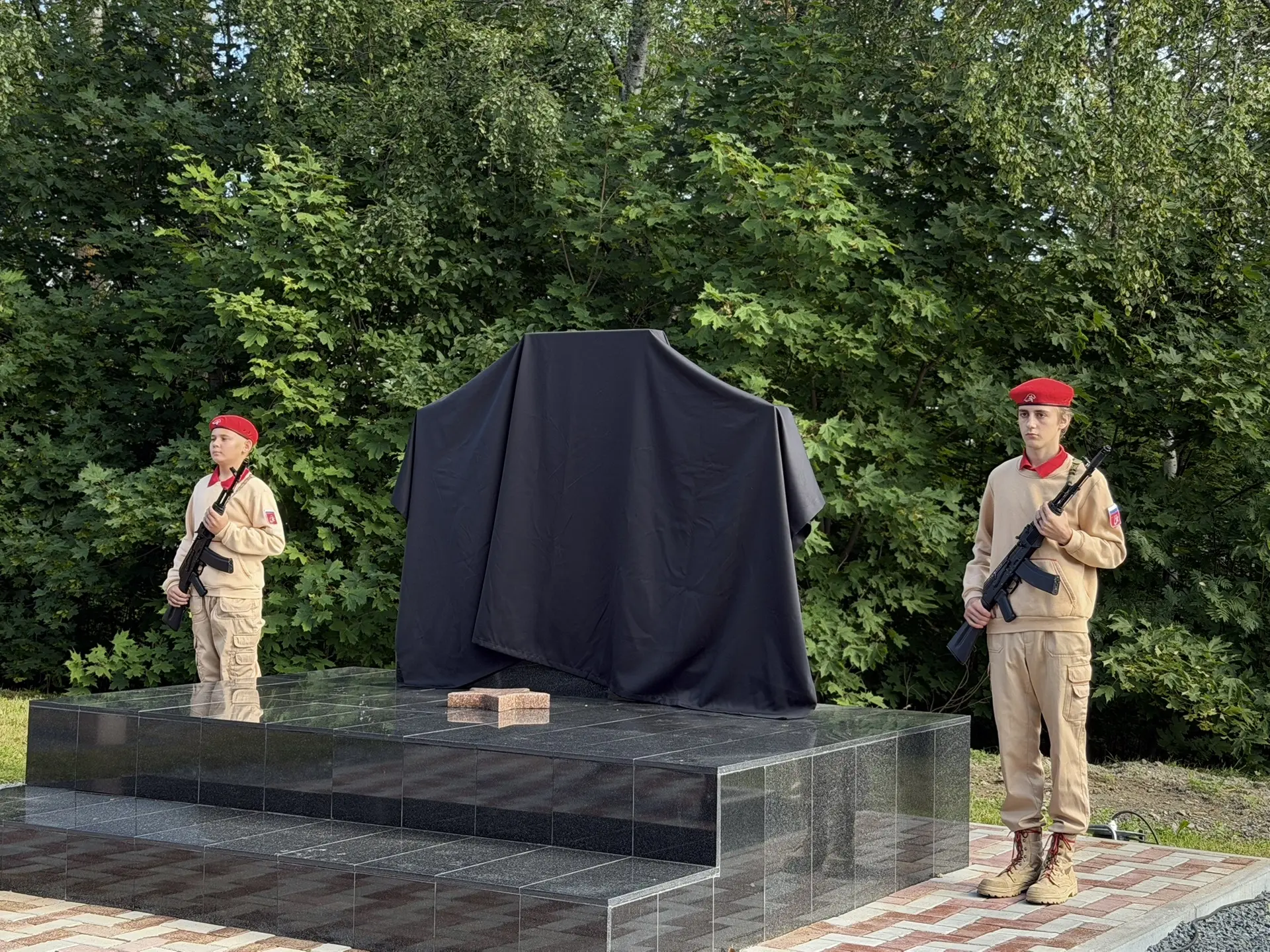 Сегодня в Беломорске произошло важное событие — торжественное открытие памятника участн...