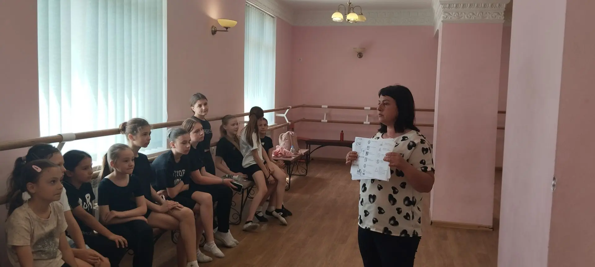 С целью формирования ответственного поведения на дороге, закрепить знания ПДД в нашем Д...