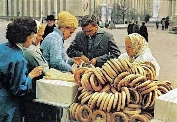 Кому бублики с маком, цена 5 - копеек!