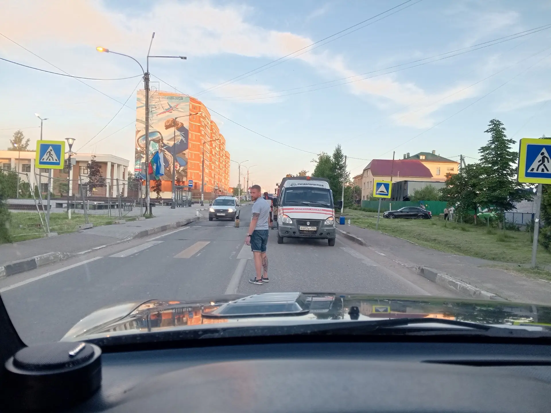 Прислано подписчиком: 
«Какой смысл был сначала устанавливать лежачие полицейские, чтобы создать про