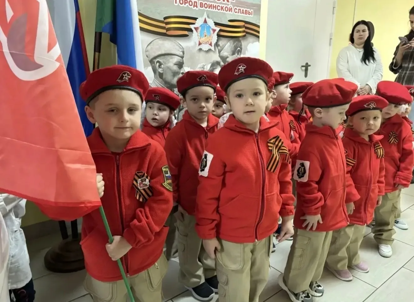 7 мая, в МАДОУ "Детский сад N°23" прошел уникальный Парад дошколят. Ребята совместно с педагогами от