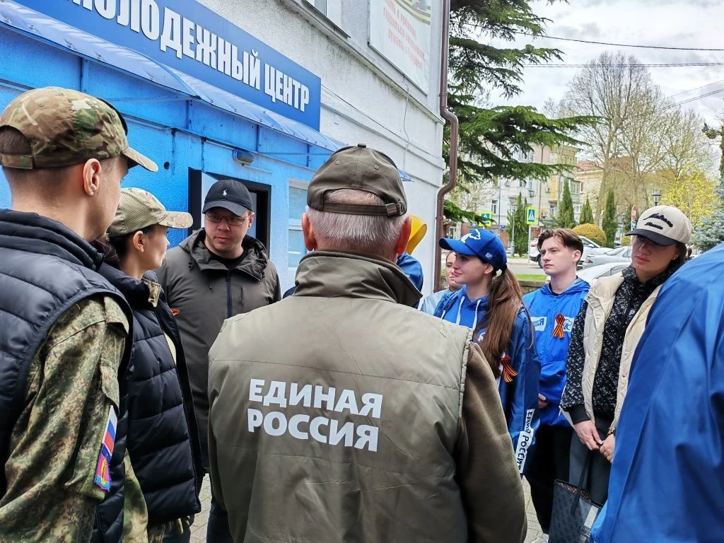 «Единая Россия» доставила гуманитарную помощь штабу #МЫВМЕСТЕ в Туапсе 🤝  Волонтёрам передали продов