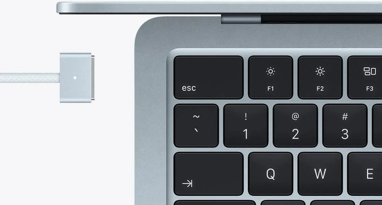 🔋 Забыли зарядку от MacBook дома? Не всё потеряно

Его можно заряжать и через магнитный разъём MagS