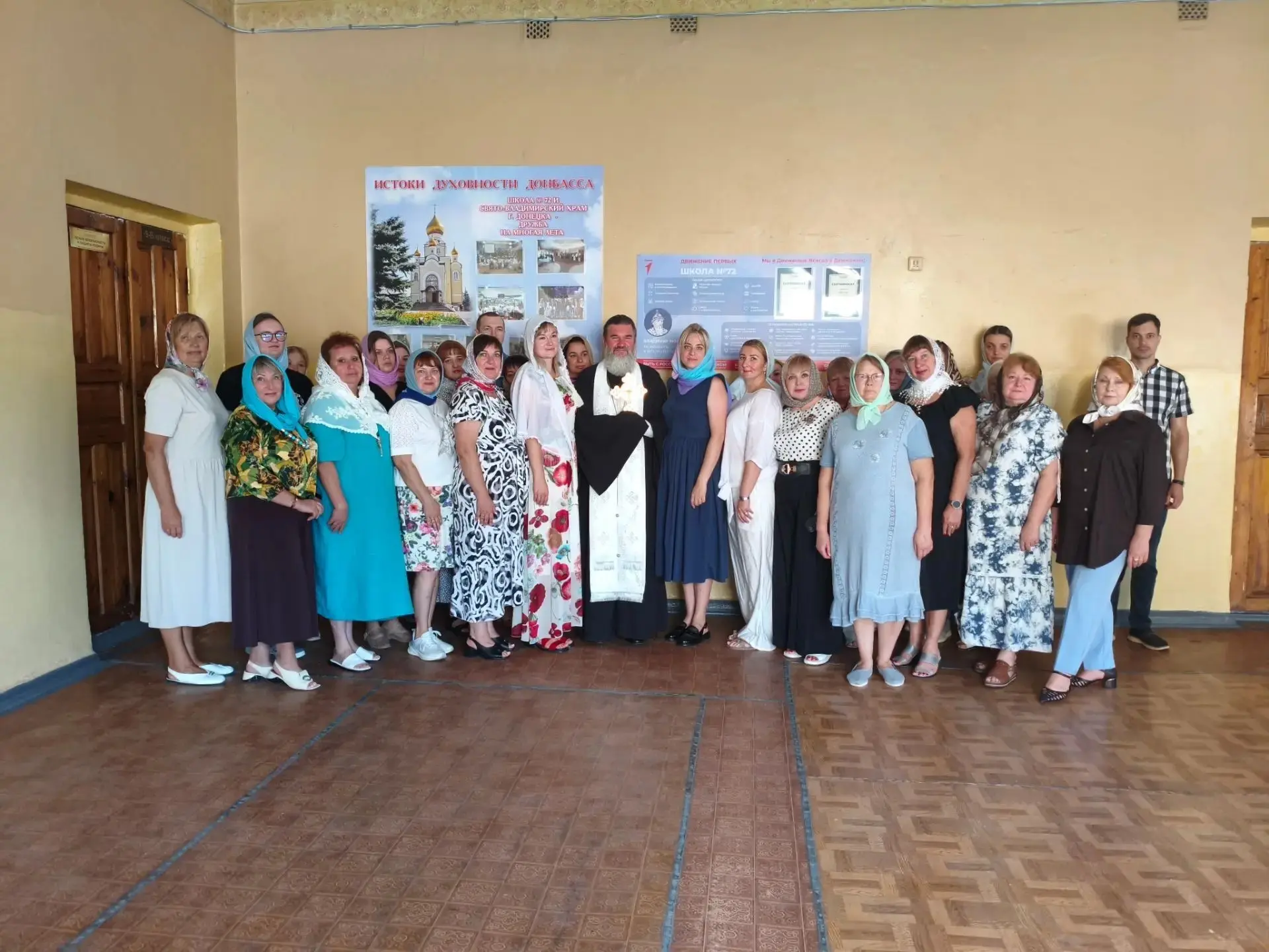 Нашу школу и Свято Владимирский храм города Донецка связывают многие годы дружбы и сотр...