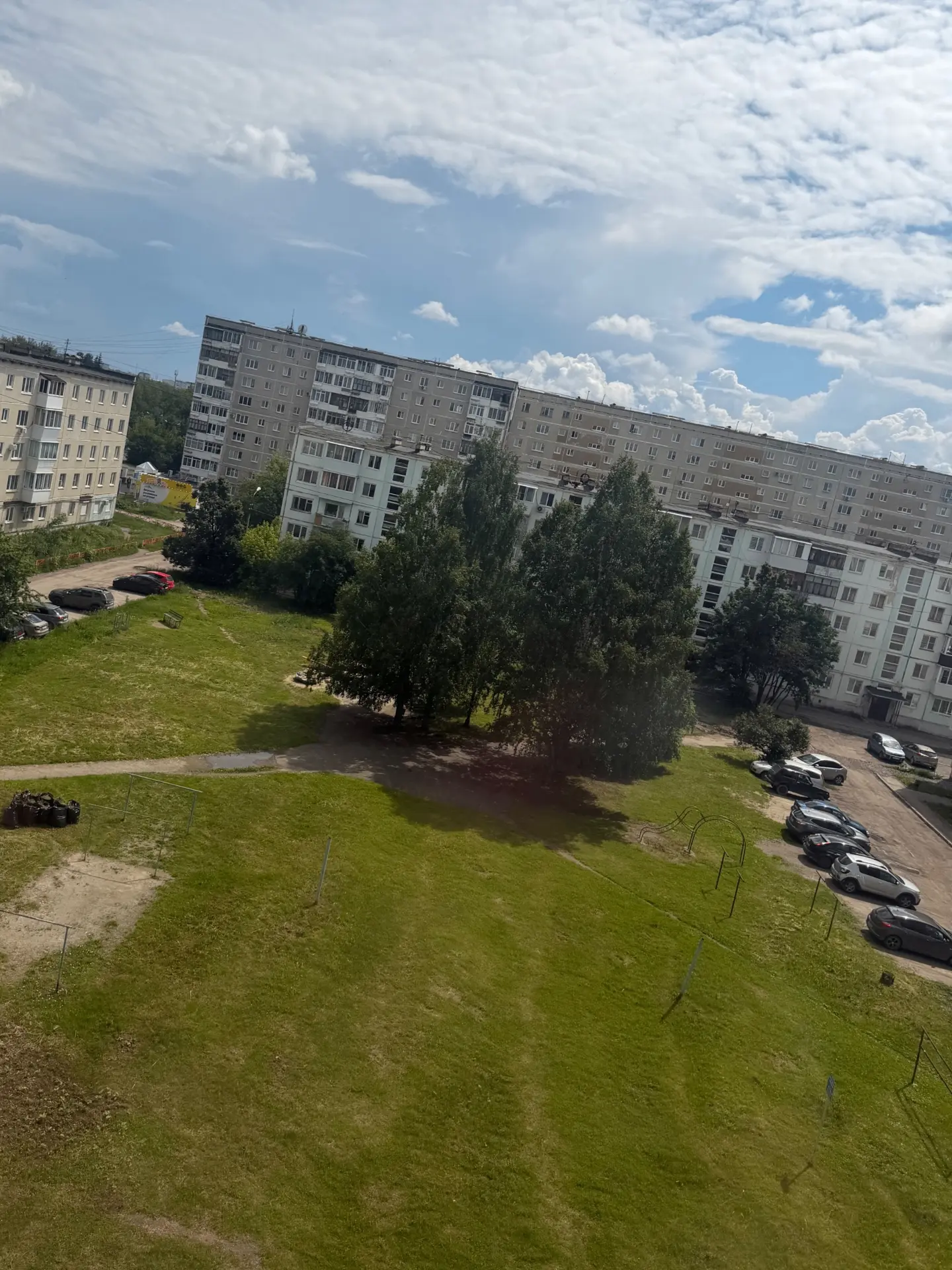 Хочу выразить огромную благодарность молодым людям ,которые здесь убрали скошенную траву.
Спасибо ва