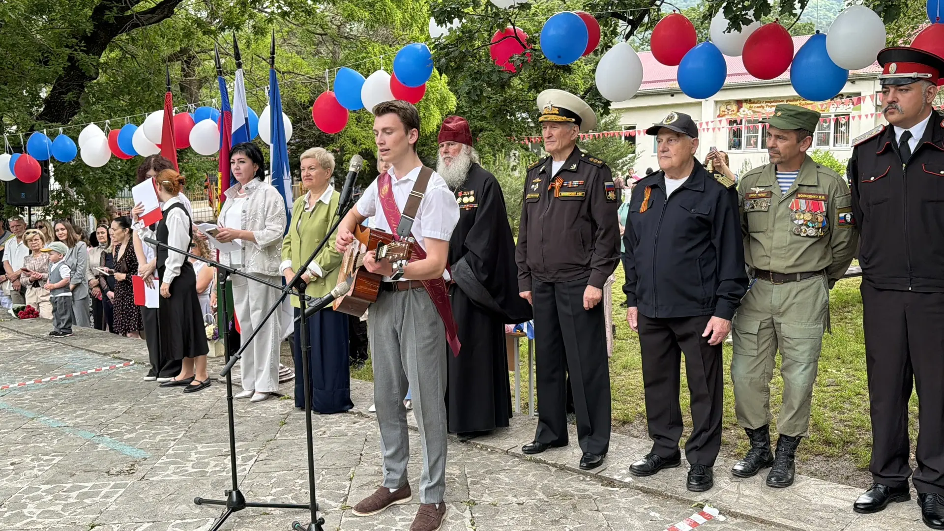 26 мая состоялась торжественная линейка, посвященная празднованию «Последнего звонка»  Сквозь эмоции