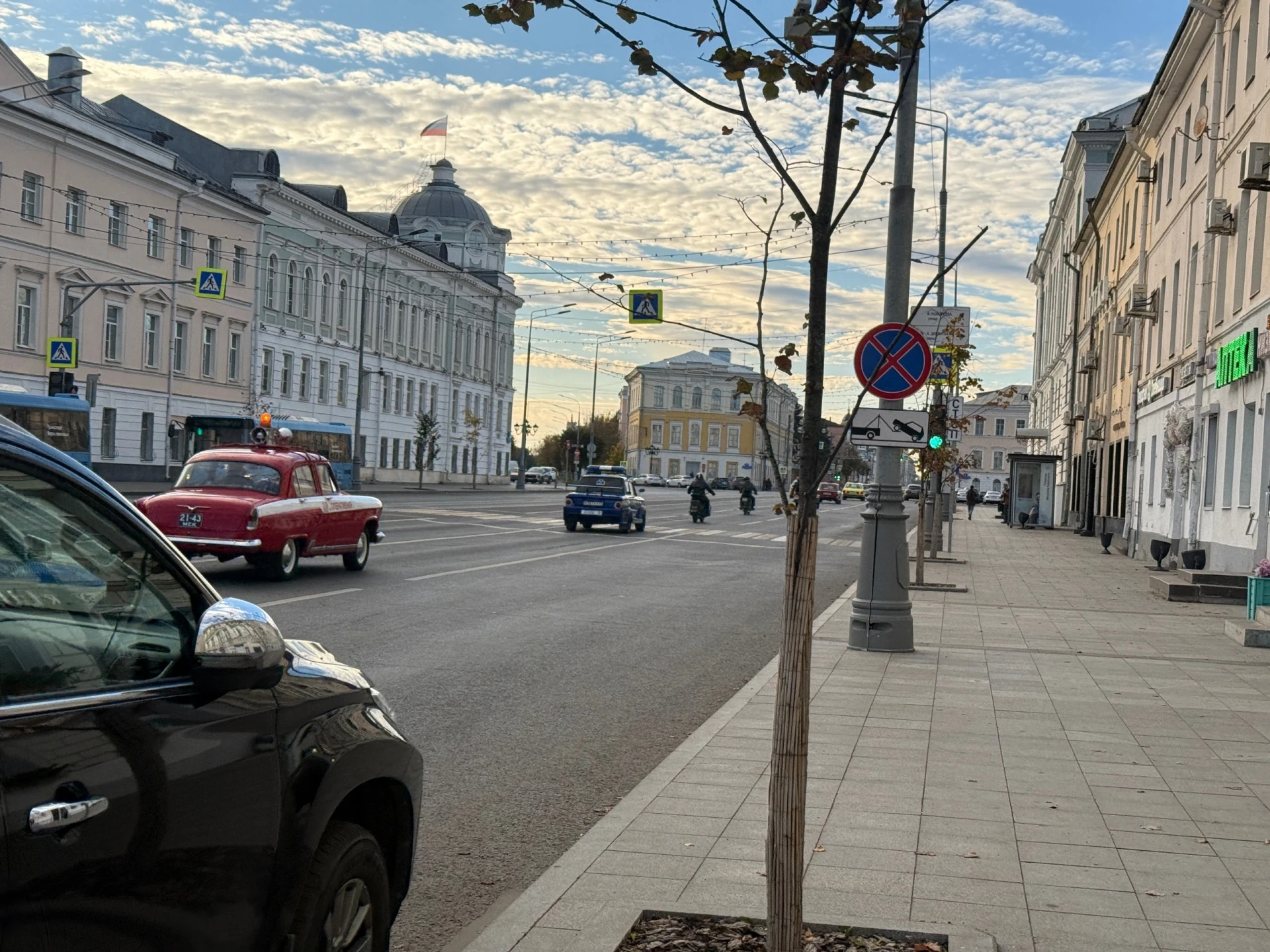 Жители Твери заметили на дорогах города старинные милицейские машины.