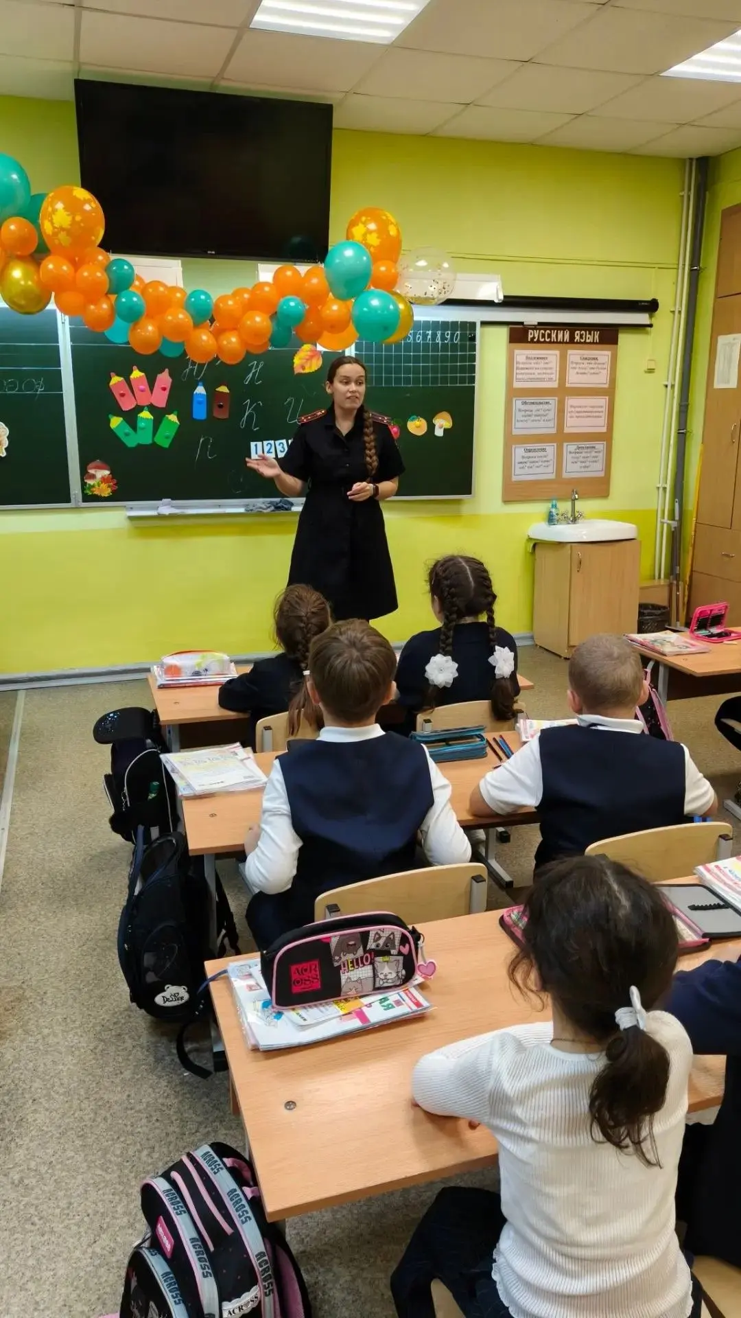 Сделай себя заметным: в начальной школе прошла акция «Засветись»!