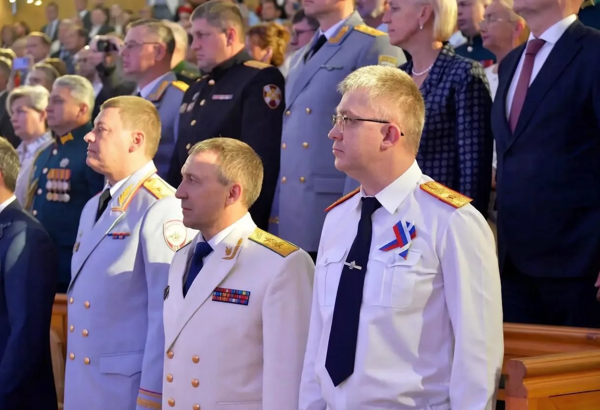 🇷🇺 Гордимся историей, ценим единство

Прокурор Пермского края Павел Бухтояров совместно с руководи
