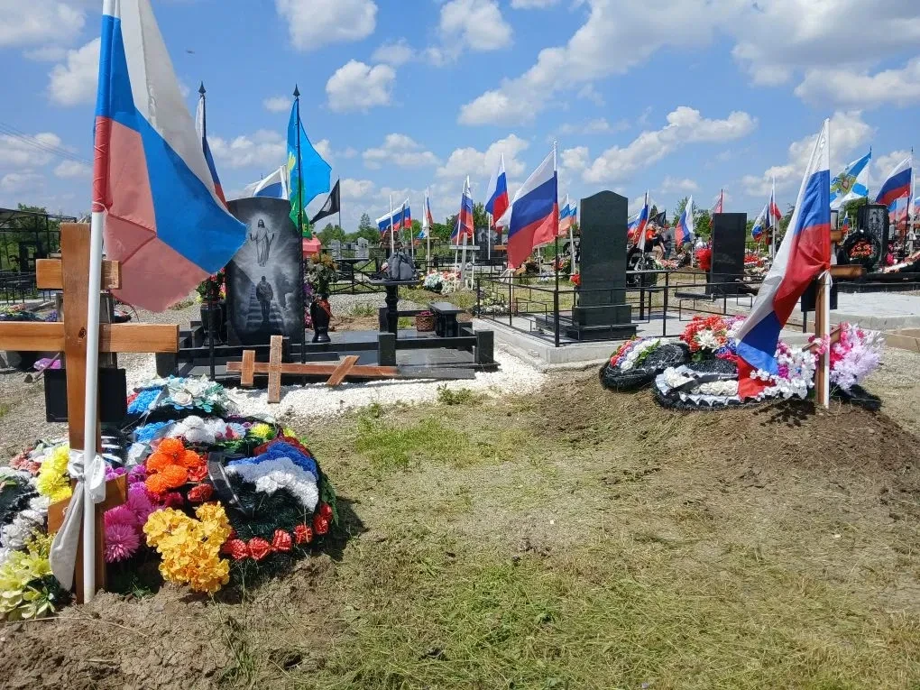 6 июня 2026 года на территории городского кладбища, на «Аллее героев», состоялся субботник по благоу