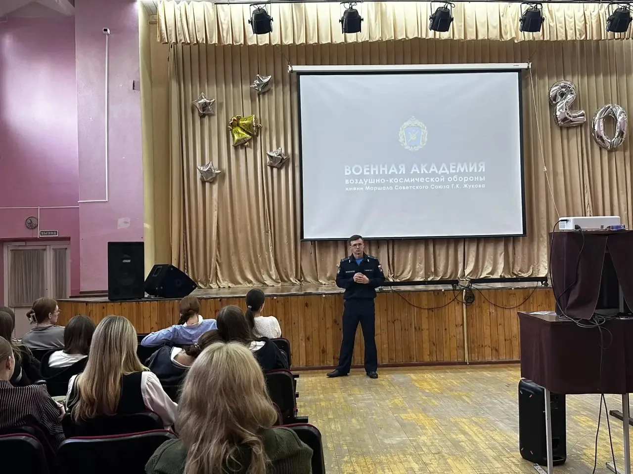 В этом месяце в нашей школе кипела насыщенная профориентационная жизнь!