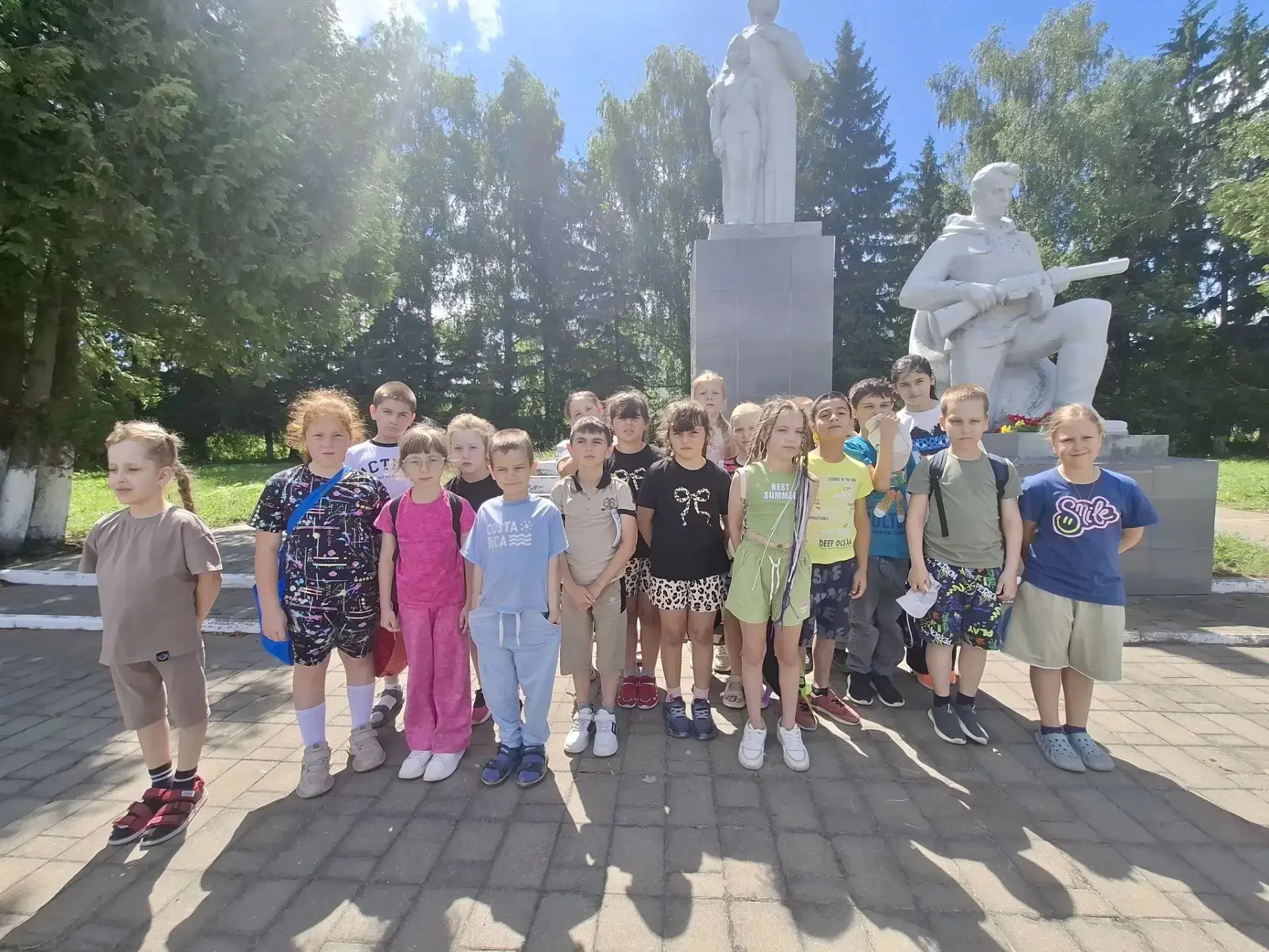 Закончилась июньская смена в  пришкольном лагере. Но воспоминания о событиях этих дней останутся над