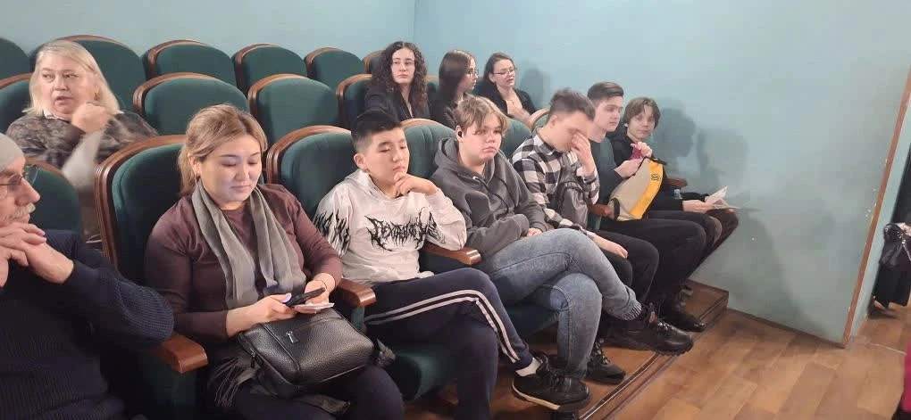 🎭 Театр объединил наши сердца!🎭  ✨ Каникулы — это время не только для отдыха, но и для вдохновения! 