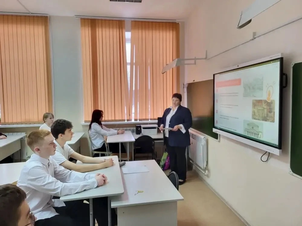 Разговоры о важном🇷🇺  ✨Сегодня, 23 марта, учебная неделя в нашей школе началась с традиционного подн