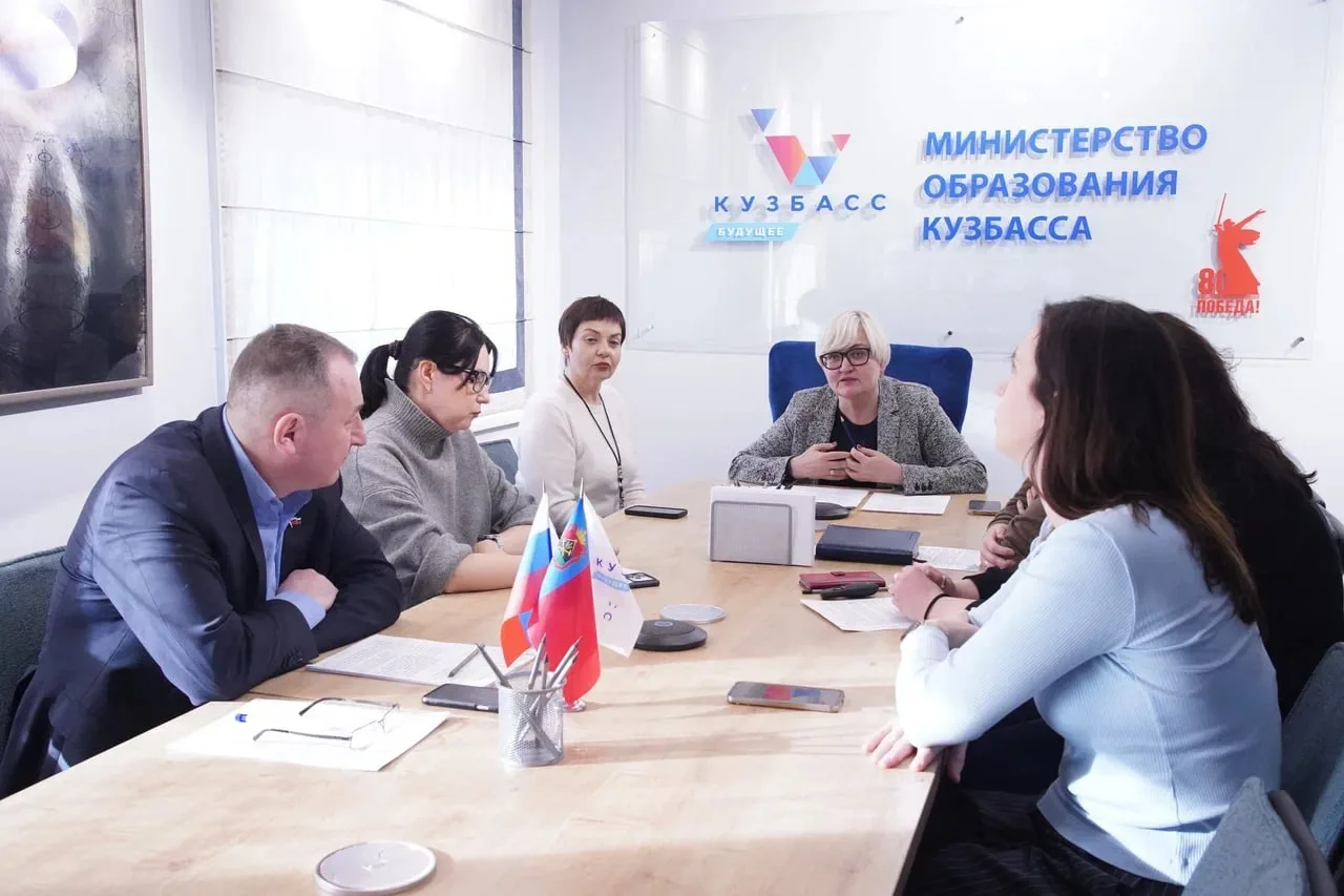 По поручению губернатора Ильи Середюка в связи с нападениями подростков на одноклассников и учителей