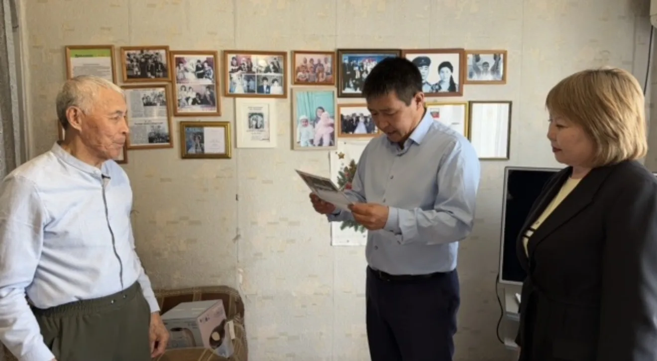 Сегодня в солнечный апрельский день поздравления с 91-летним юбилеем принимает труженик...
