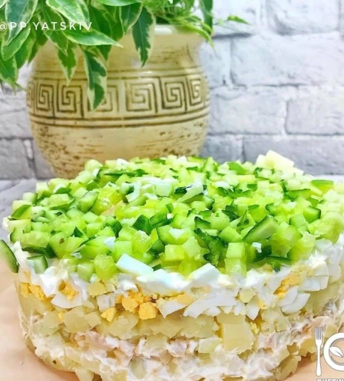 Салат с кальмарами