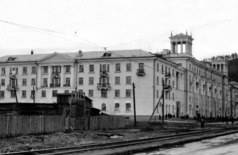 ✨ Ретро Златоуст.

Ул. Карла Маркса 1954 год.