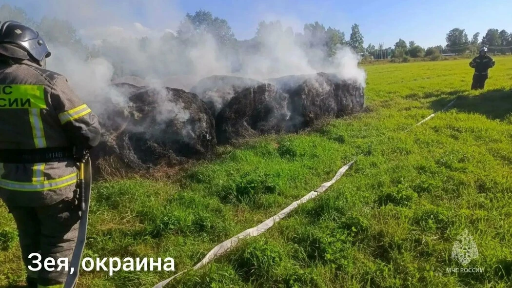 🔥Три автомобиля в Благовещенске и рулоны сена в Зее горели в Амурской области