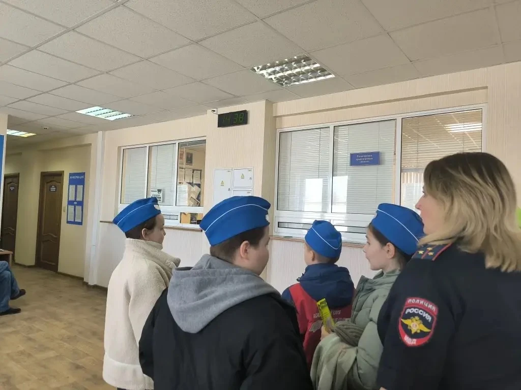 🚔 Отряд ЮИД «Стражи дорог» в гостях у Госавтоинспекции!  В преддверии 90-летия со дня образования Го