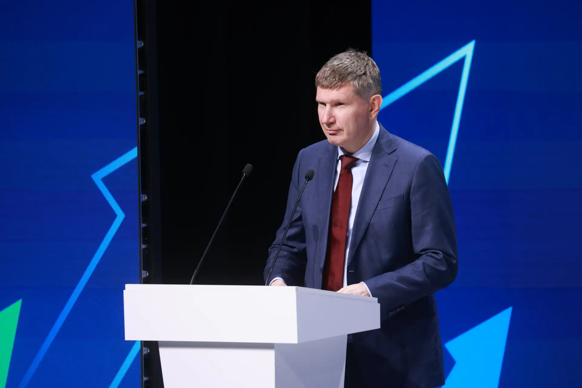 Александр Новак принял участие в пленарной сессии в рамках форума по повышению производительности тр