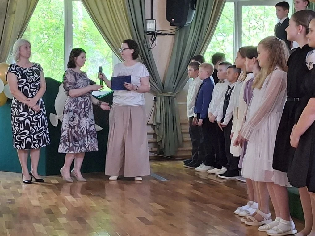 🎓 С любовью и теплом: 4 классы 3 корпуса попрощались с начальной школой  🤗 Ну, что ж… 4 «З», 4 «Ж» и