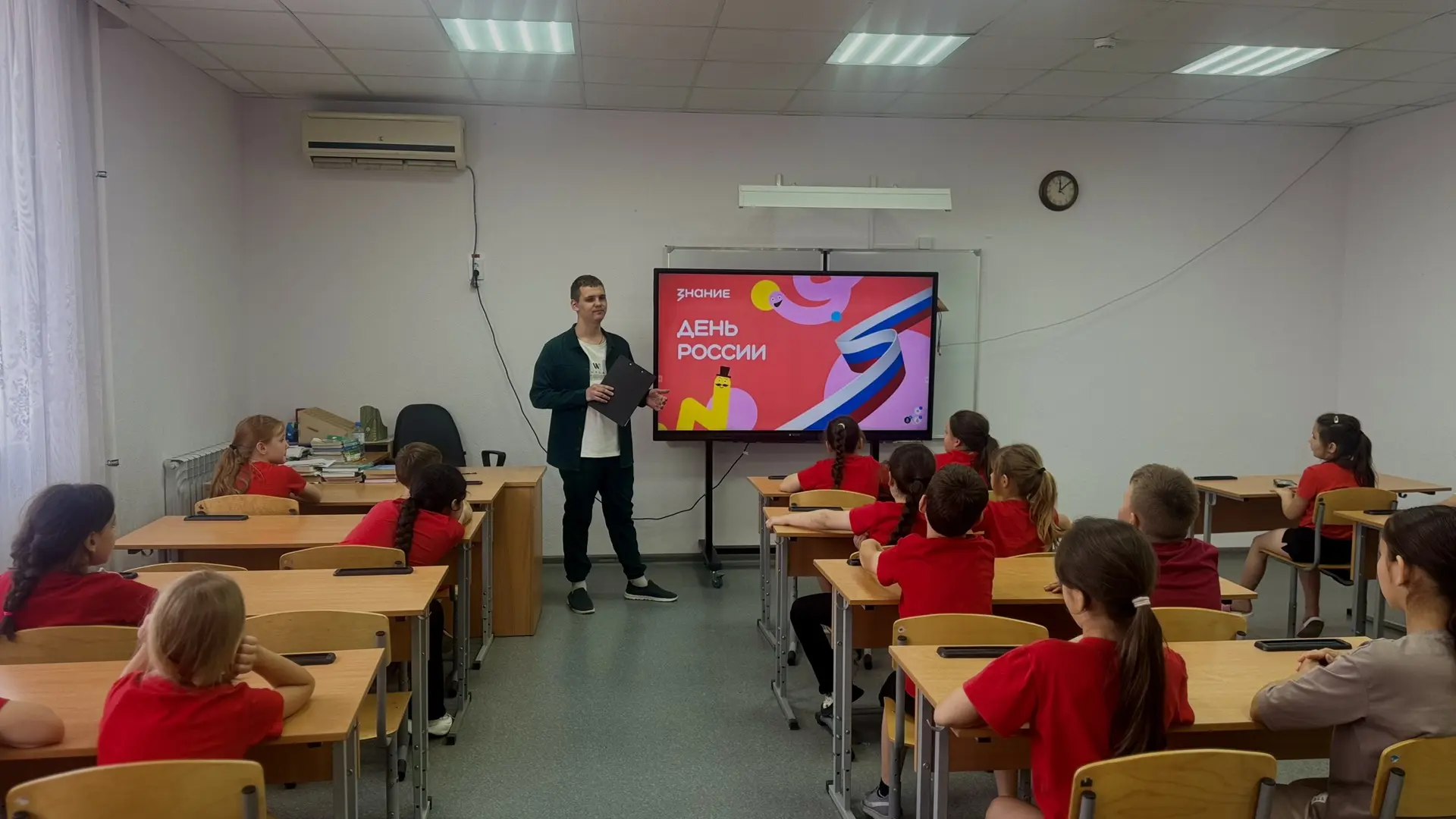 🇷🇺 С ЧЕГО НАЧИНАЕТСЯ РОДИНА? НАШ ЛАГЕРЬ ЗНАЕТ ОТВЕТ! 🇷🇺

🎓 Как объединить летнее настроение и в