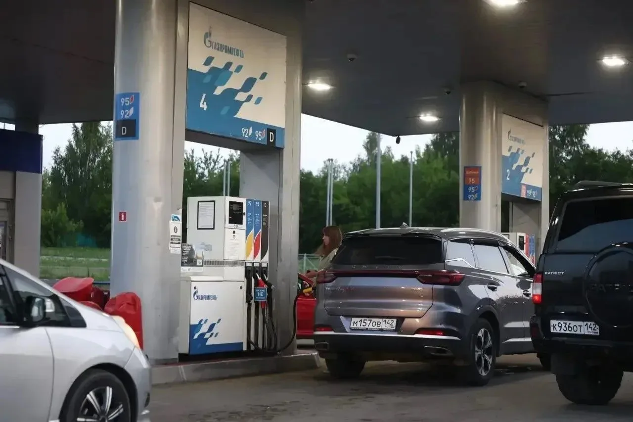 Власти Кузбасса добились решения вопроса по отпуску топлива в специализированную тару у...