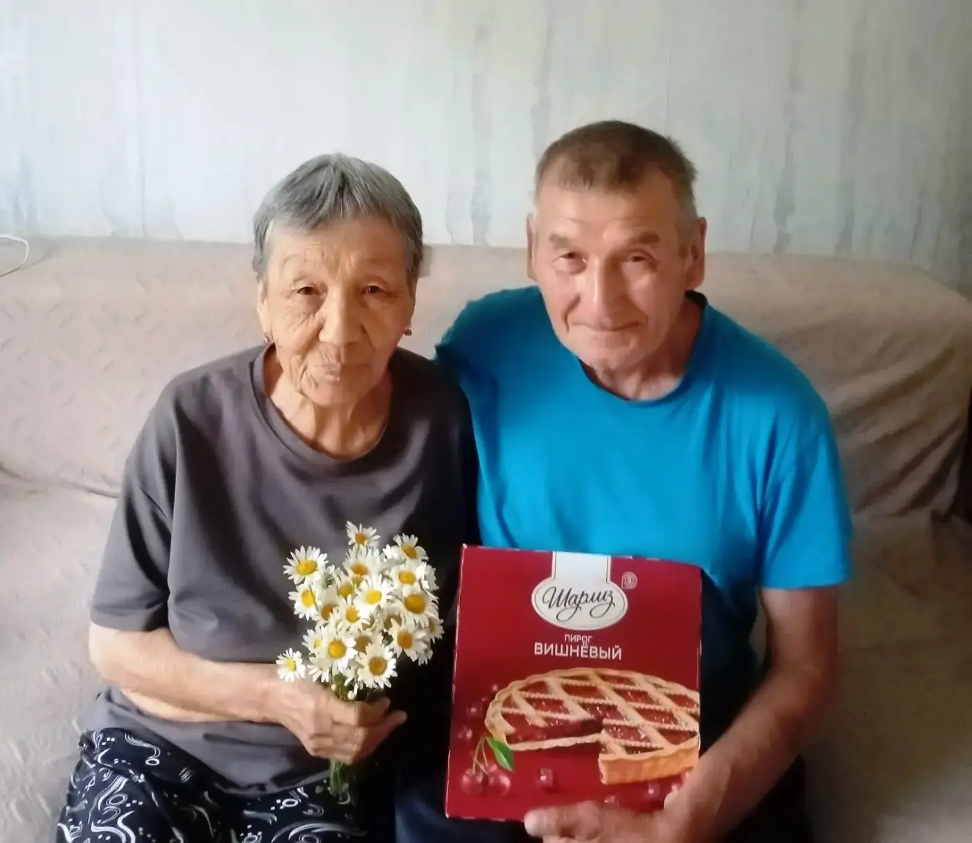 В тот год было в селе много свадеб, начиная с января до декабря. Но время расставило св...