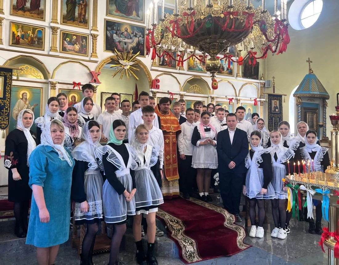 ✨Пасхальная Неделя: сегодня приобщились Святых Христовых Тайн старшие классы✨