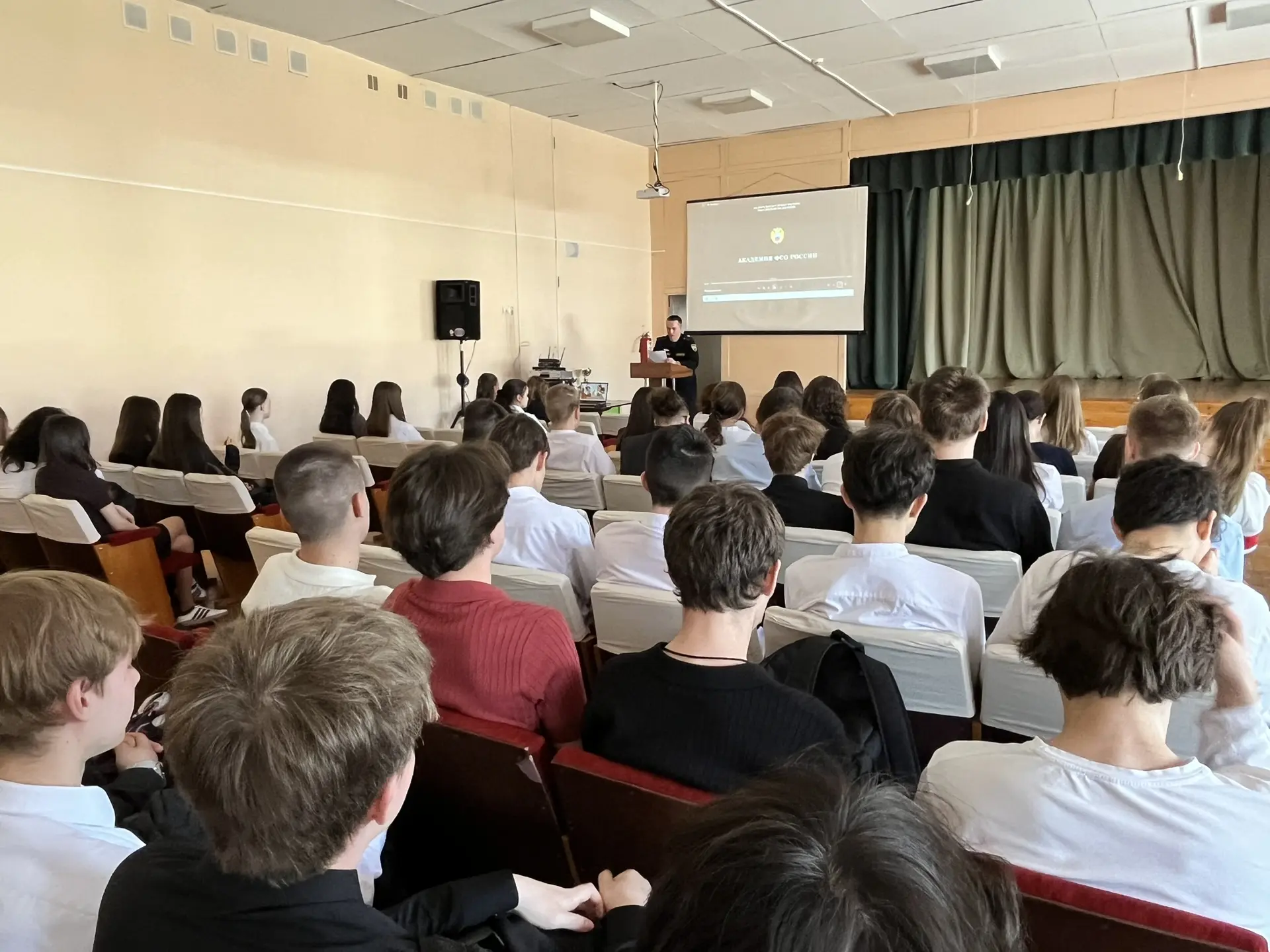 Урок мужества «Будущие защитники страны».  Вчера для 10 классов Медведевской гимназии прошел урок му