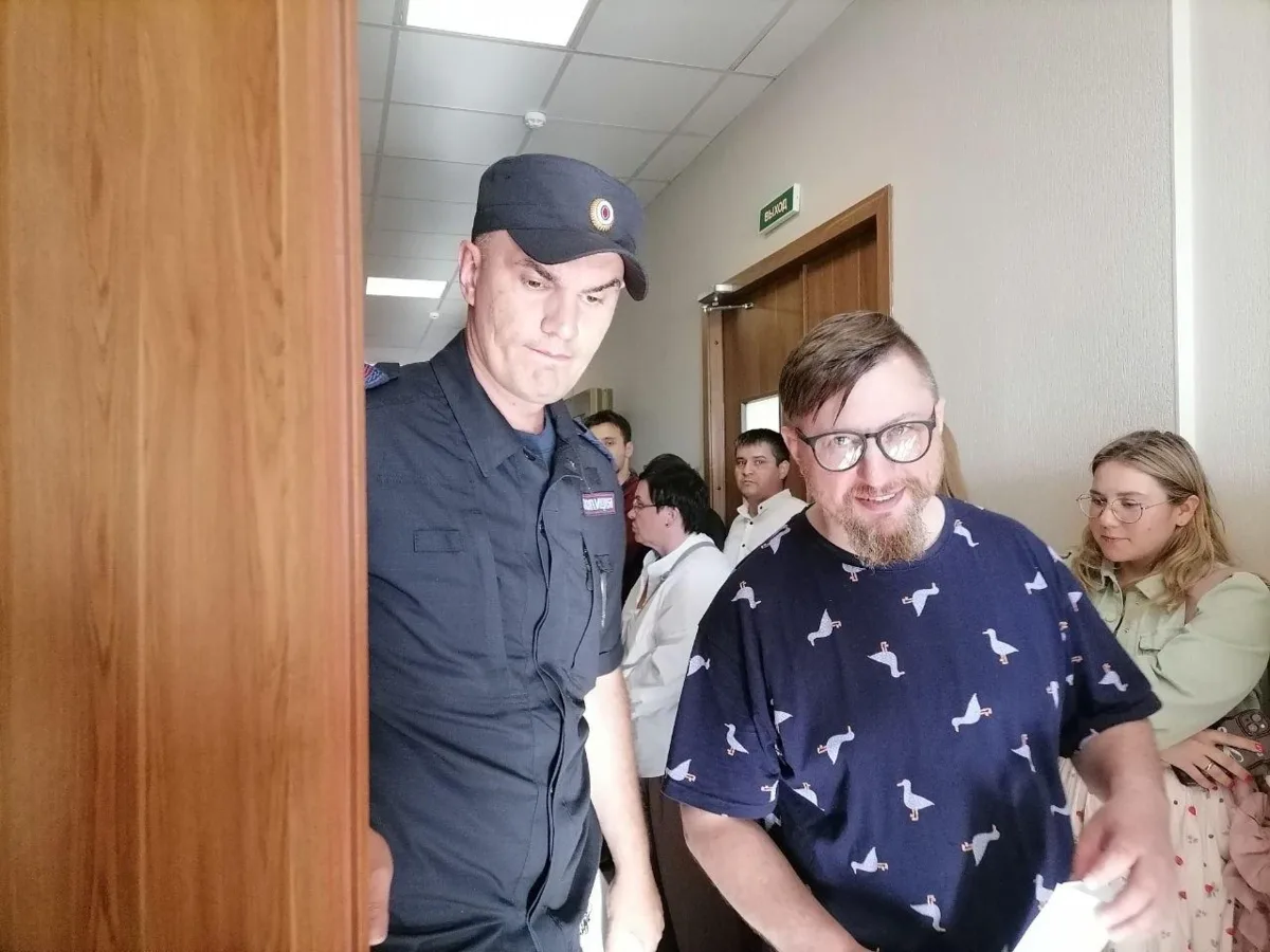 С градозащитника Олега Мухина владельцы подвала в доме на Добролюбова требуют более 400...