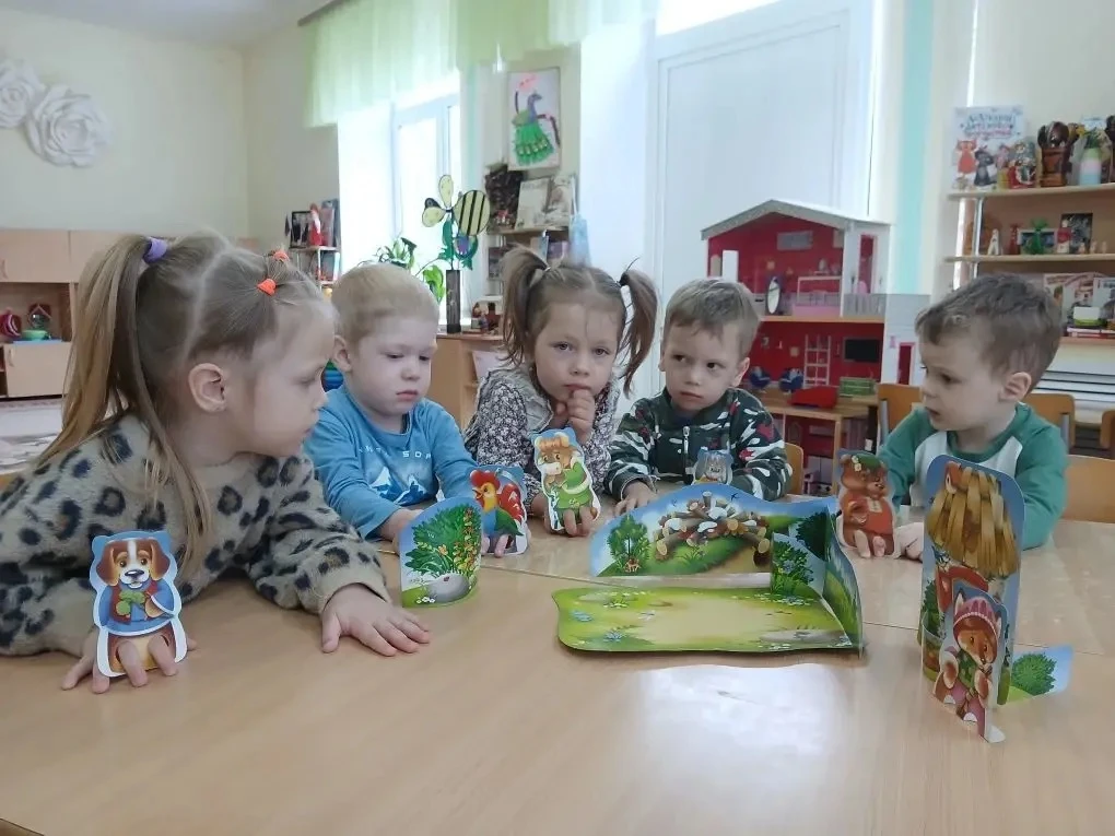 Театр - волшебный мир, который особенно близок детям 3-4  лет.